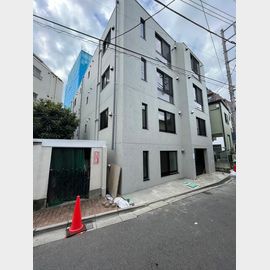 小菅駅より徒歩5分 築2年9ヶ月 4階建の賃貸物件