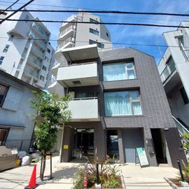 六本木駅より徒歩7分 築9年1ヶ月 8階建の賃貸物件