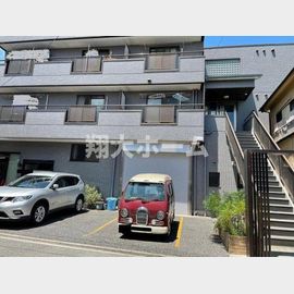 町屋駅より徒歩15分 築33年 3階建の賃貸物件