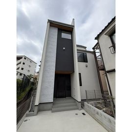 高野駅より徒歩8分 新築 3階建の賃貸物件