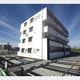  築6年 4階建の賃貸物件