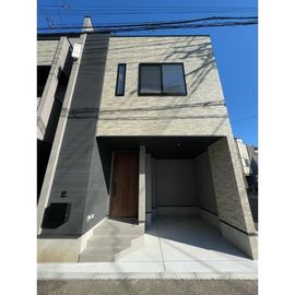 町屋駅より徒歩13分 築4年 3階建の賃貸物件