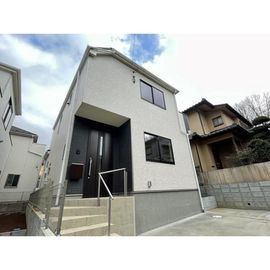 高根公団駅より徒歩22分 築2年9ヶ月 2階建の賃貸物件