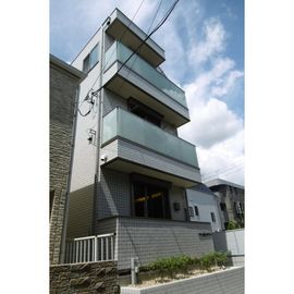 外苑前駅より徒歩9分 築4年4ヶ月 3階建の賃貸物件