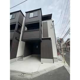 町屋駅より徒歩17分 築2年9ヶ月 3階建の賃貸物件