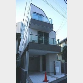 目黒駅より徒歩7分 築8年2ヶ月 3階建の賃貸物件