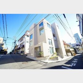 牛込柳町駅より徒歩1分 築2年 5階建の賃貸物件