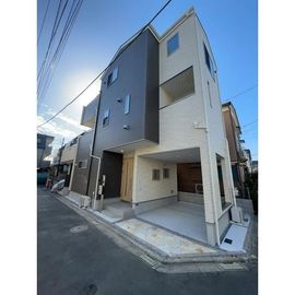 金町駅より徒歩15分 築3年11ヶ月 3階建の賃貸物件