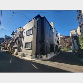 西葛西駅より徒歩9分 築2年2ヶ月 3階建の賃貸物件