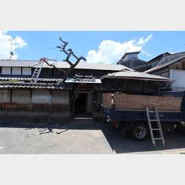 八尾駅より徒歩5分 築96年11ヶ月 1階建の賃貸物件