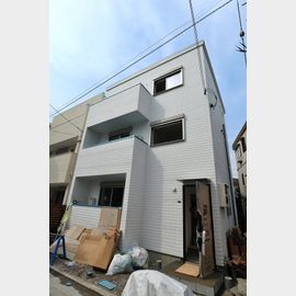 八尾駅より徒歩4分 築5年8ヶ月 3階建の賃貸物件