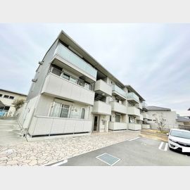 久宝寺駅より徒歩5分 築8年11ヶ月 3階建の賃貸物件