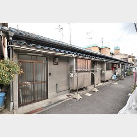 八尾駅より徒歩10分 築55年10ヶ月 1階建の賃貸物件