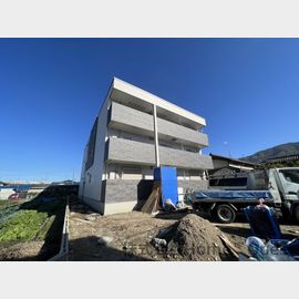 高安駅より徒歩10分 築2年3ヶ月 3階建の賃貸物件