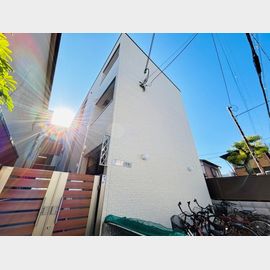 布施駅より徒歩7分 築7年7ヶ月 3階建の賃貸物件