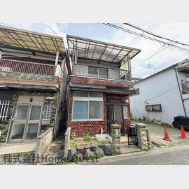 柏原駅より徒歩10分 築52年3ヶ月 2階建の賃貸物件