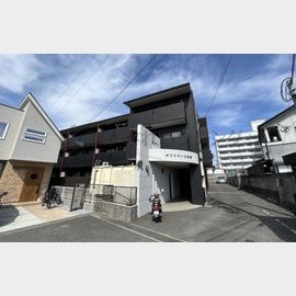 宝塚駅よりバス15分 築30年5ヶ月 3階建の賃貸物件