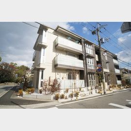 伊丹駅よりバス13分 3階 築8年10ヶ月の賃貸物件
