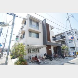 伊丹駅よりバス15分 築15年 3階建の賃貸物件
