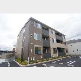 宝塚駅よりバス12分 築4年8ヶ月 3階建の賃貸物件