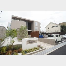 伊丹駅より徒歩14分 築4年3ヶ月 3階建の賃貸物件