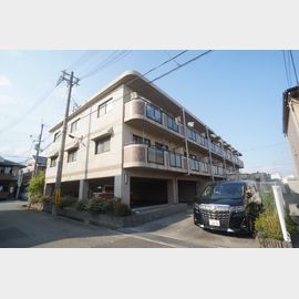 宝塚駅よりバス12分 築32年4ヶ月 3階建の賃貸物件
