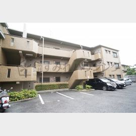 山本駅より徒歩6分 築36年1ヶ月 3階建の賃貸物件