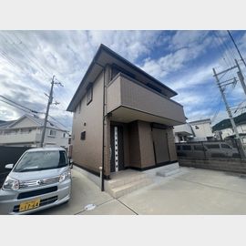 川西能勢口駅より徒歩10分 築8年3ヶ月 2階建の賃貸物件