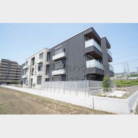 中山寺駅より徒歩6分 築1年 3階建の賃貸物件