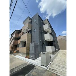 道徳駅より徒歩9分 築2年8ヶ月 3階建の賃貸物件