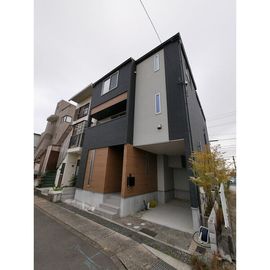 岩塚駅より徒歩7分 築3年7ヶ月 3階建の賃貸物件