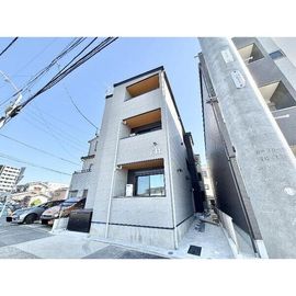 高畑駅より徒歩11分 新築 3階建の賃貸物件