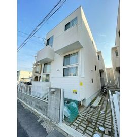 小本駅より徒歩9分 築9年9ヶ月 2階建の賃貸物件