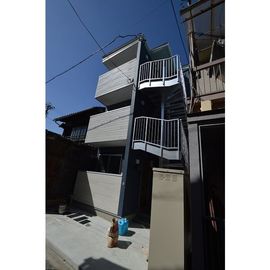志賀本通駅より徒歩10分 築8年3ヶ月 3階建の賃貸物件