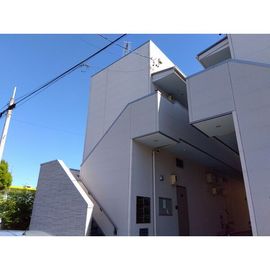 鶴里駅より徒歩15分 築11年10ヶ月 2階建の賃貸物件