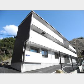 石橋駅より徒歩26分 築10年10ヶ月 3階建の賃貸物件