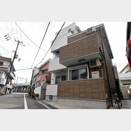 甲子園駅より徒歩6分 築8年3ヶ月 3階建の賃貸物件