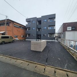 御井駅より徒歩15分 築1年8ヶ月 3階建の賃貸物件