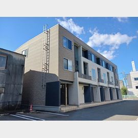 御井駅より徒歩12分 築8年3ヶ月 3階建の賃貸物件