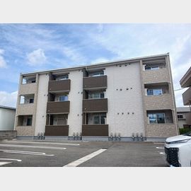 御井駅より徒歩19分 築6年2ヶ月 3階建の賃貸物件