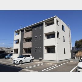 御井駅より徒歩12分 築8年8ヶ月 3階建の賃貸物件