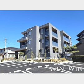 運動公園前駅より徒歩10分 新築 3階建の賃貸物件