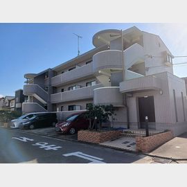 運動公園前駅より徒歩20分 築26年11ヶ月 3階建の賃貸物件