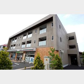 戸塚安行駅より徒歩4分 築8年 3階建の賃貸物件