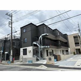 草加駅より徒歩10分 新築 3階建の賃貸物件