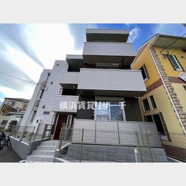 新羽駅より徒歩10分 築4年1ヶ月 3階建の賃貸物件