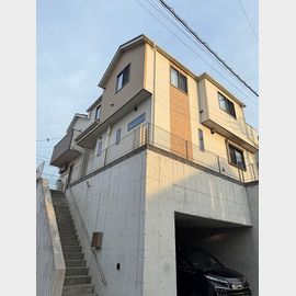岸根公園駅より徒歩8分 築4年3ヶ月 2階建の賃貸物件