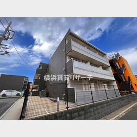 新羽駅より徒歩4分 築8年 3階建の賃貸物件