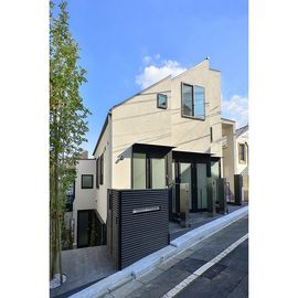 自由が丘駅より徒歩10分 築10年2ヶ月 3階建の賃貸物件