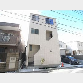 板橋区役所前駅より徒歩10分 築8年3ヶ月 3階建の賃貸物件